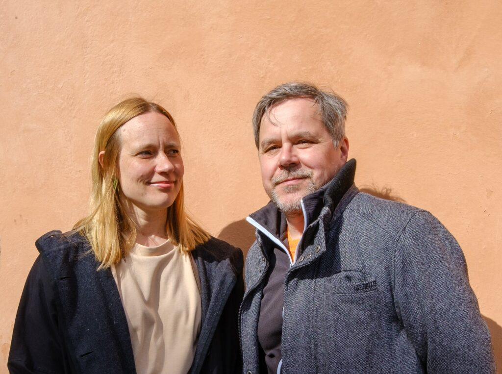 Tellervo ja Oliver puolikuvassa