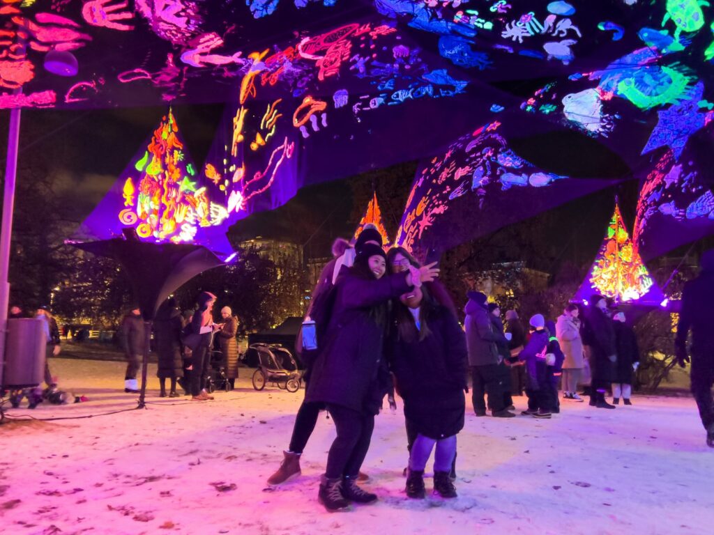 Kuvassa Lumo-festivaalin kävijöitä