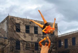 Le Plus Petit Cirque du Monde & Flow Productions: Climbing over Oulu