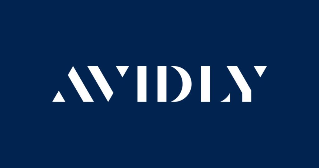 Avidly-logo sinisellä taustalla