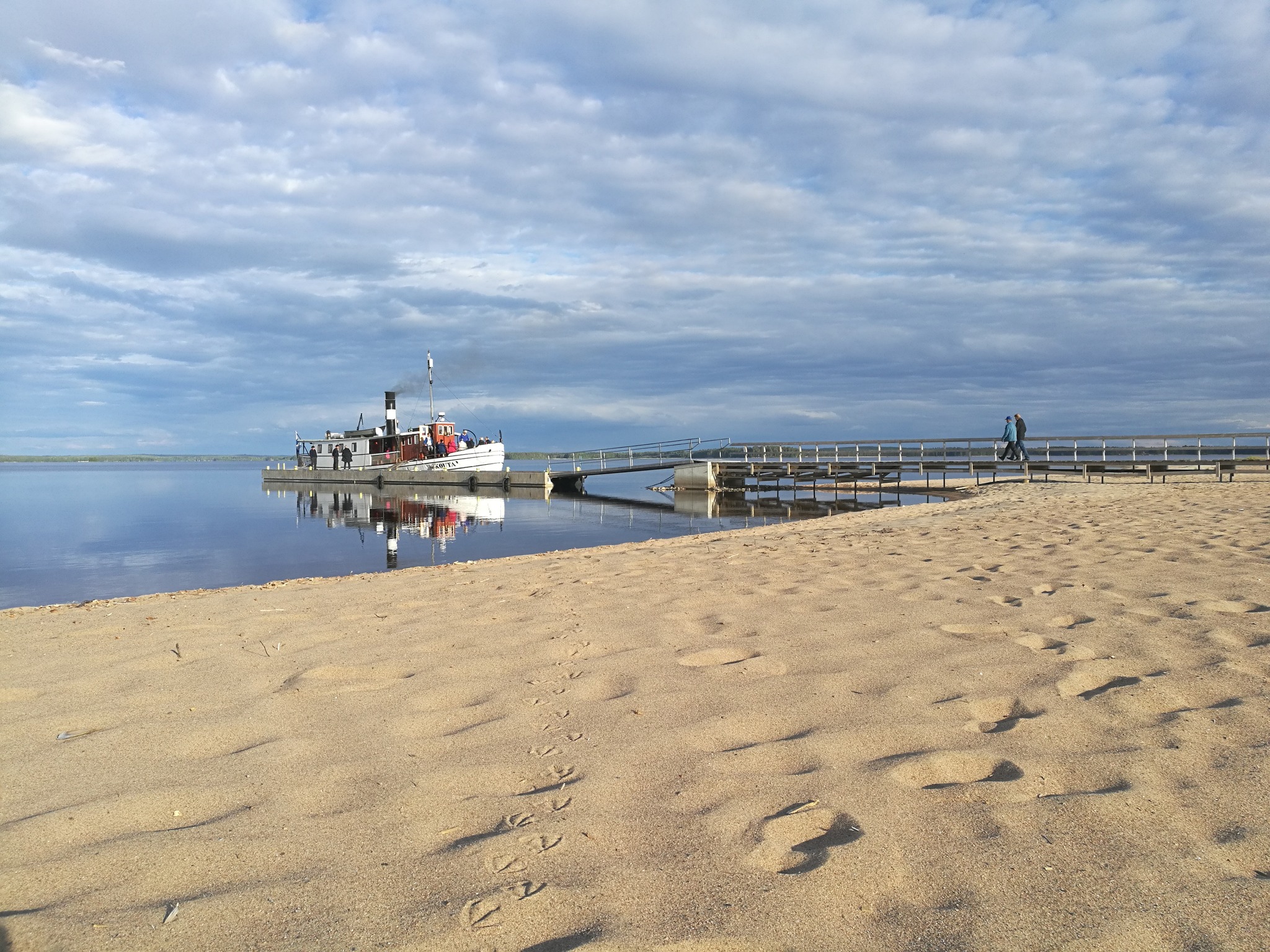 The Oulujärvi Steamship Theater sails aboard the over 100-year-old steamship Kouta. Photo by Veikko Leinonen.