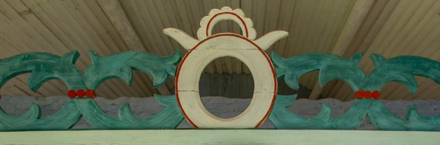 The shell decoration of the Turkansaari church. The pattern is realized in a knitting pattern.